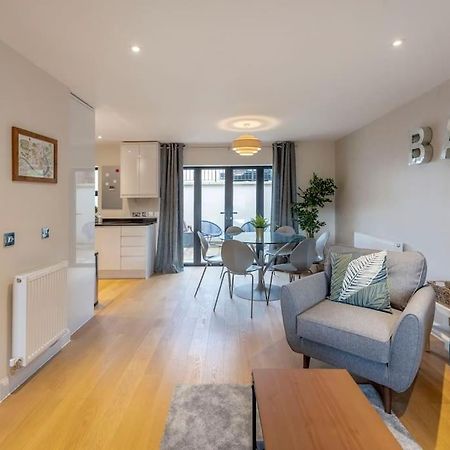 Вилла Fantastic 3-Bed House With Parking Бат Экстерьер фото