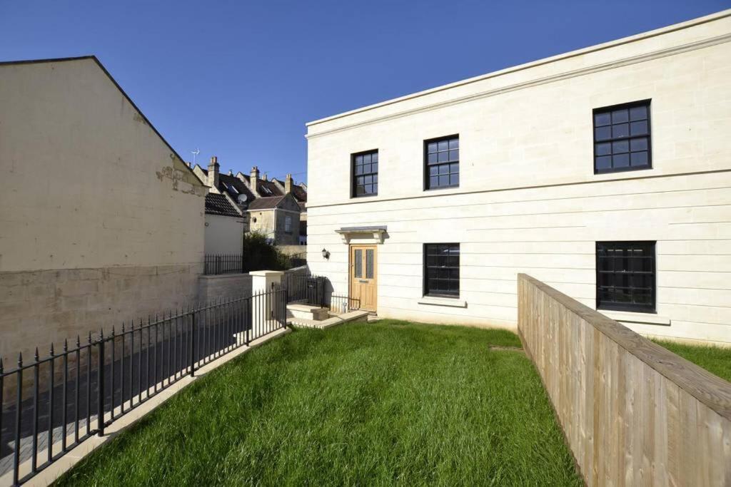 Вилла Fantastic 3-Bed House With Parking Бат Экстерьер фото