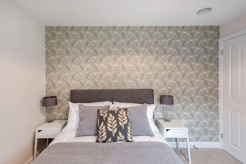 Вилла Fantastic 3-Bed House With Parking Бат Экстерьер фото