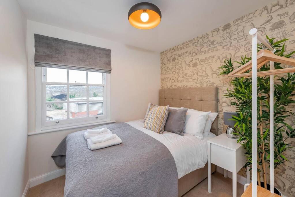 Вилла Fantastic 3-Bed House With Parking Бат Экстерьер фото