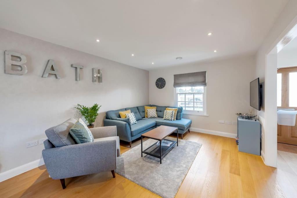 Вилла Fantastic 3-Bed House With Parking Бат Экстерьер фото